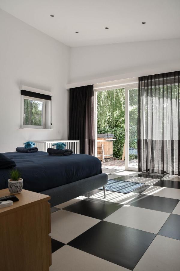 Spacious Comfort Villa Vera With Hottub Zeewolde Eksteriør billede